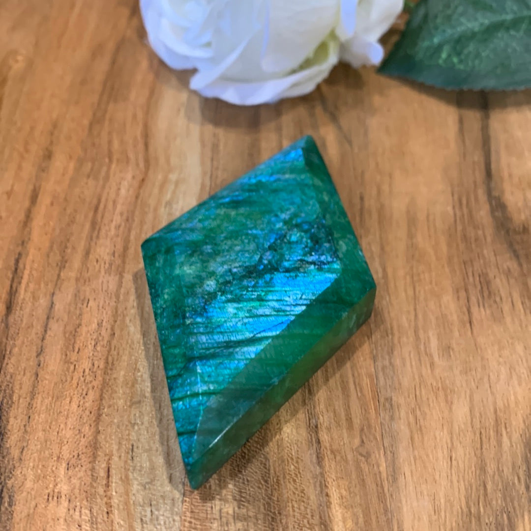GREEN DYED MOONSTONE DIAMOND