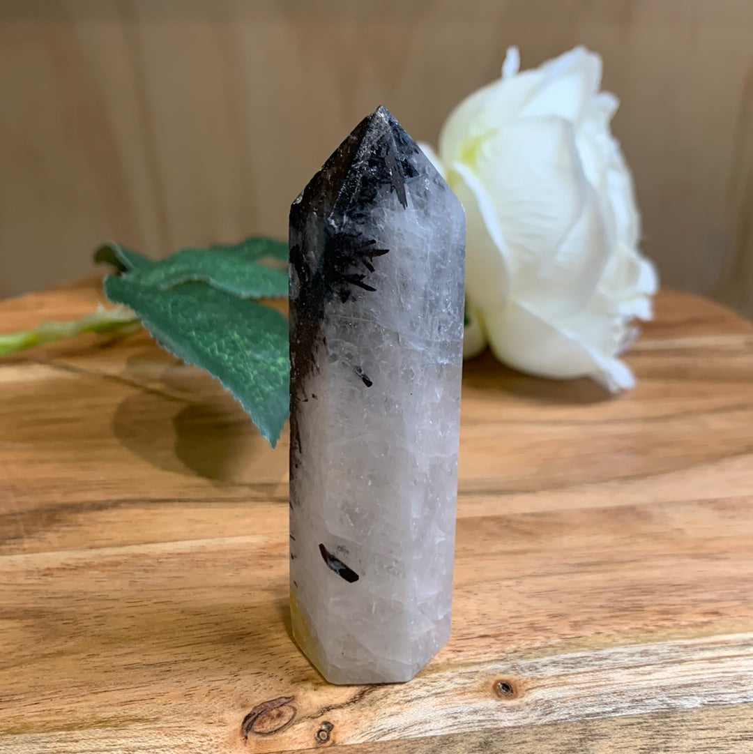 WHITE QUARTZ WITH BLACK TOURMALINE POINT