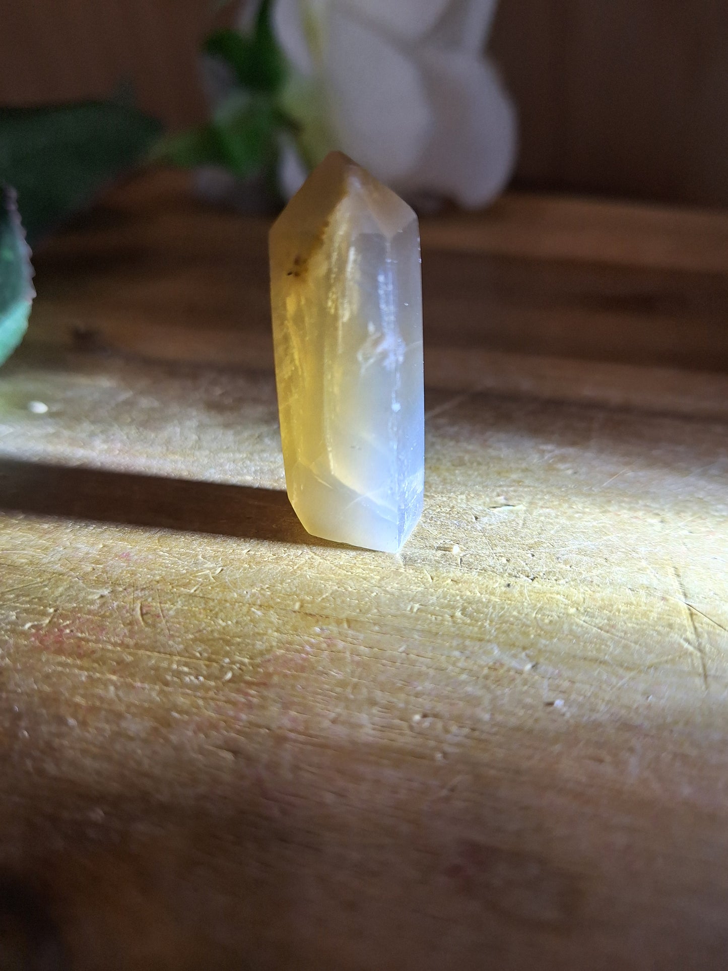 BROWN MOONSTONE POINTS (NON PERFECT CARVING)
