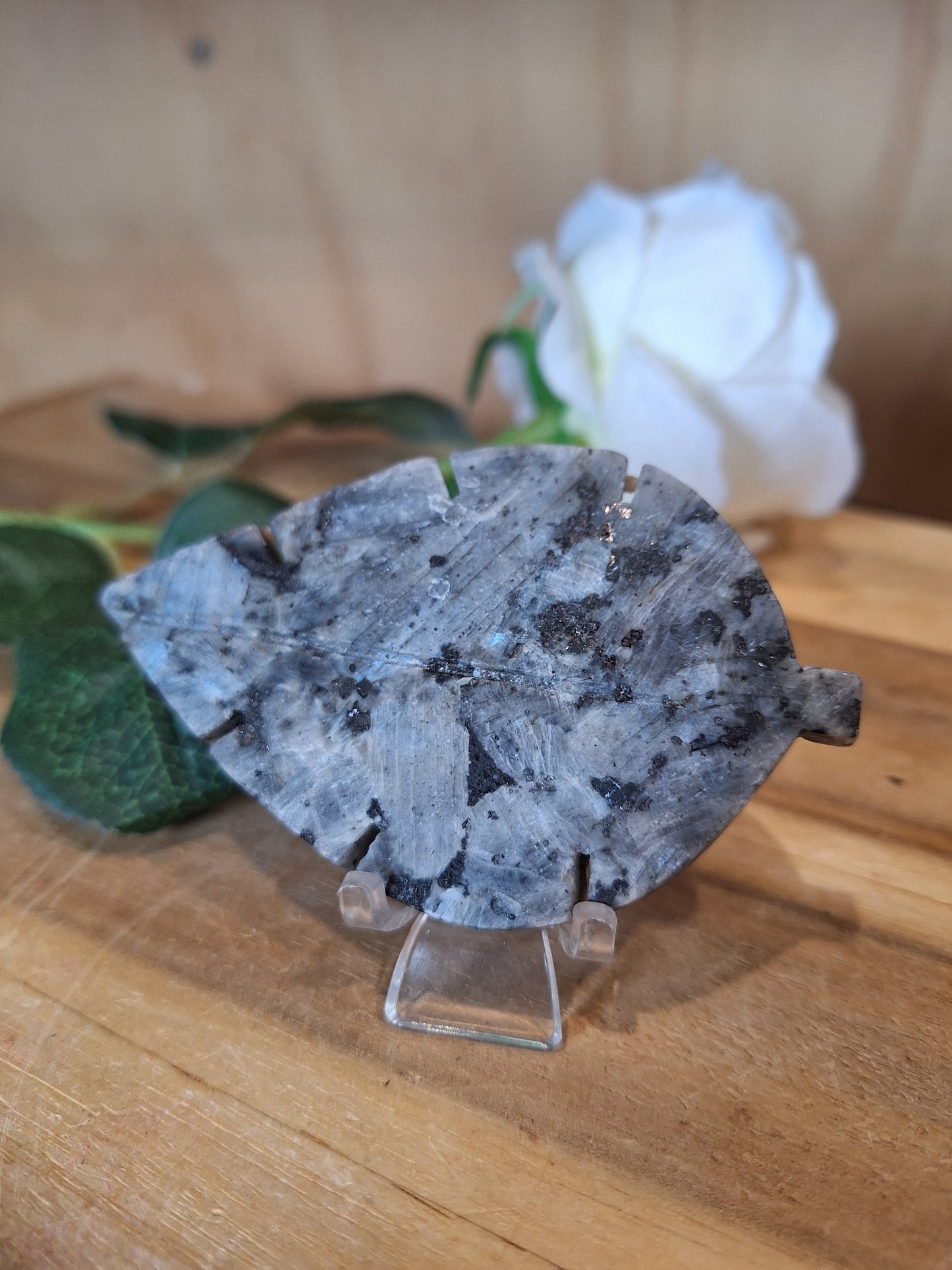 LABRADORITE LEAF (NOT INCLUDING STAND)