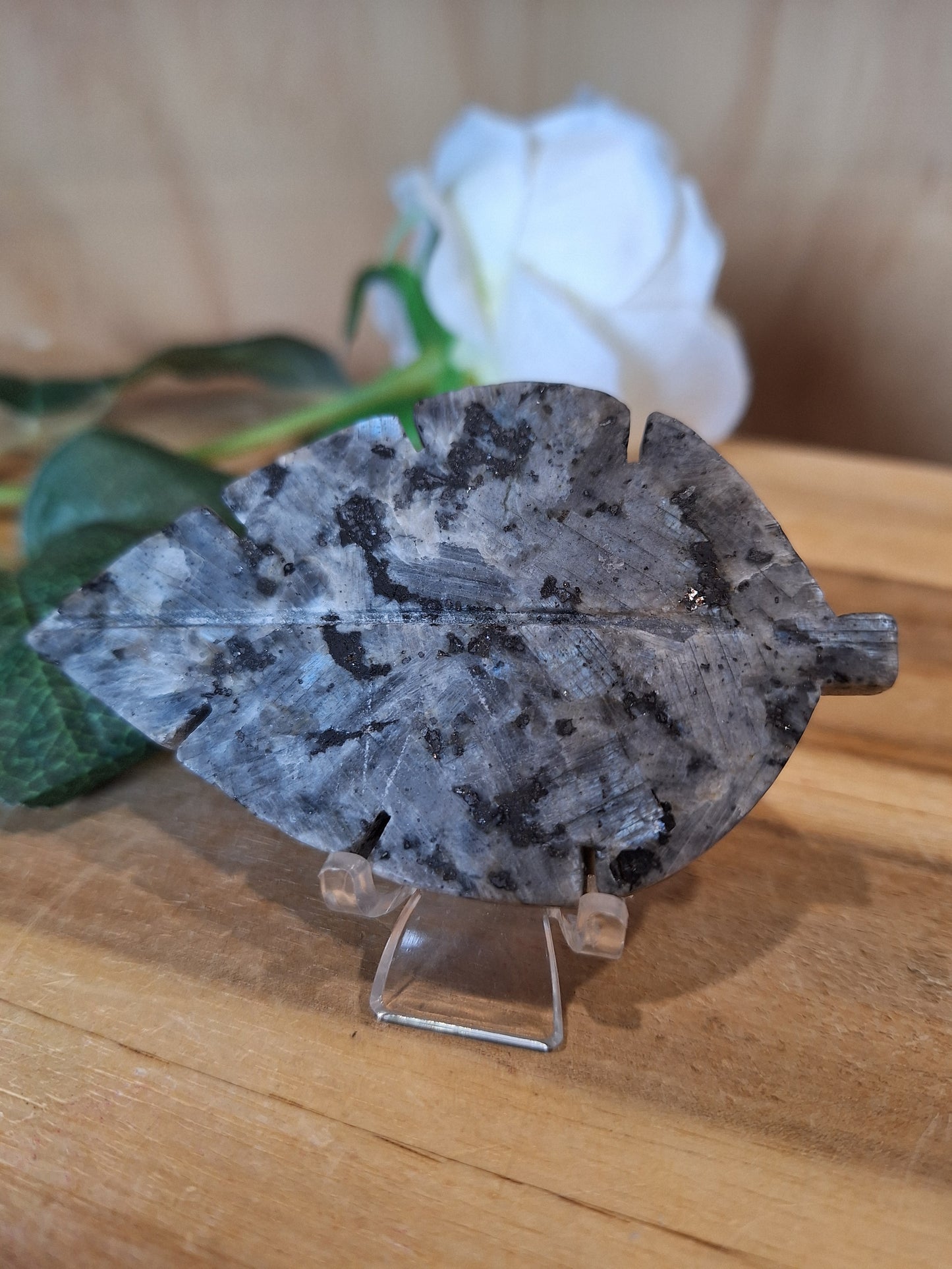 LABRADORITE LEAF (NOT INCLUDING STAND)