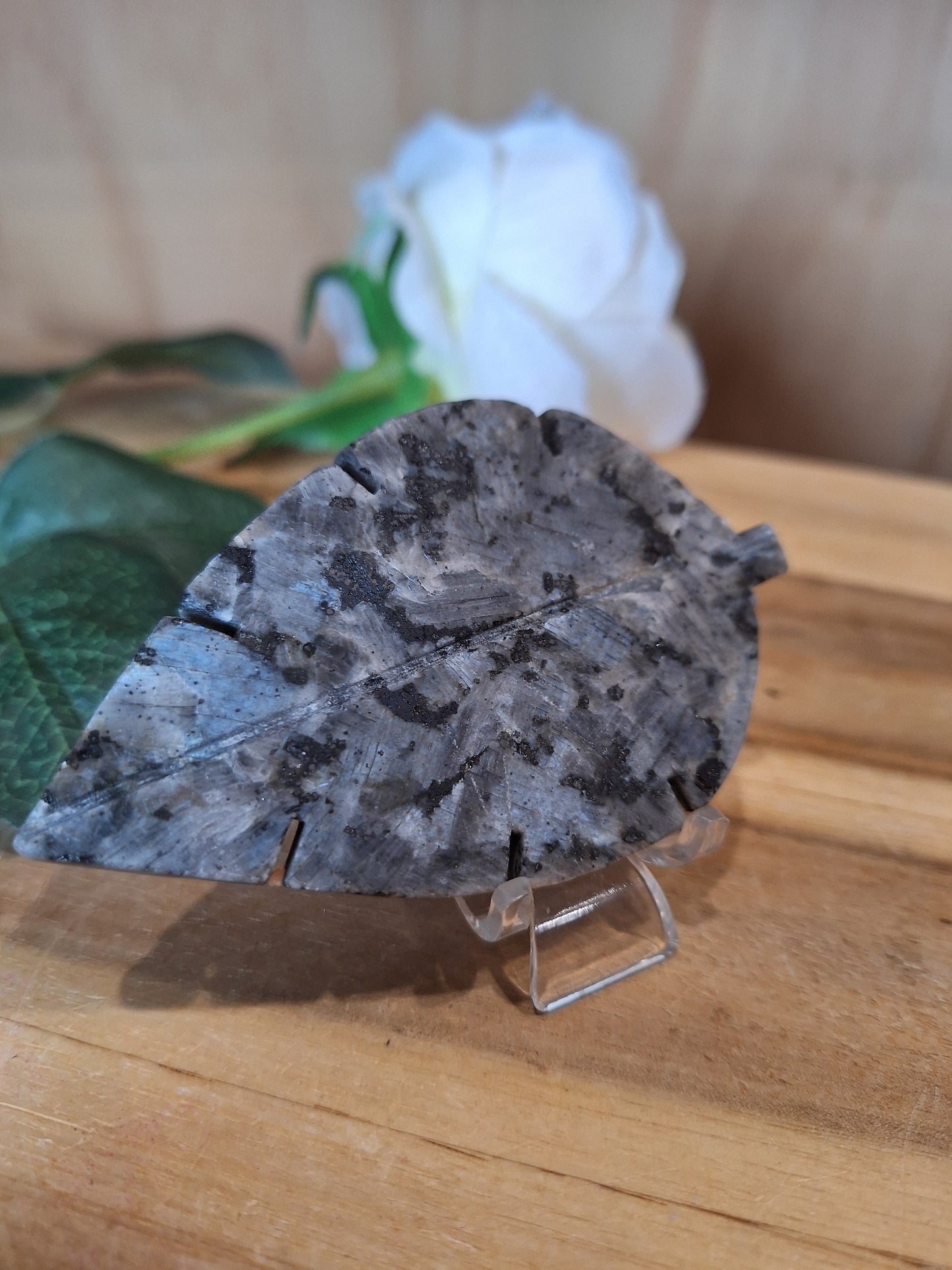 LABRADORITE LEAF (NOT INCLUDING STAND)