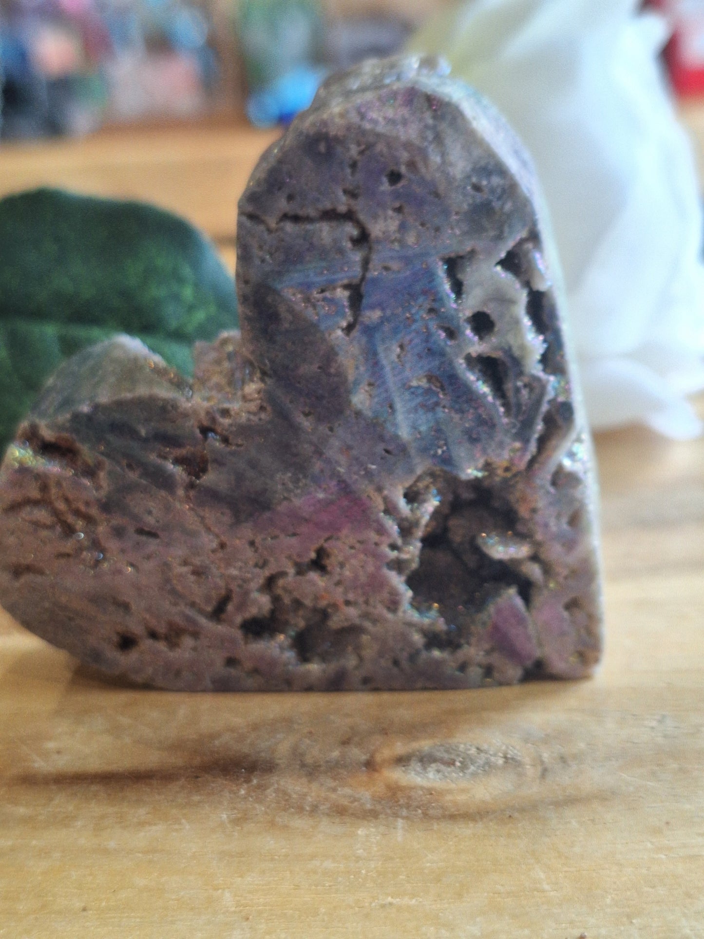 AURA COATED SPHALERITE HEARTS