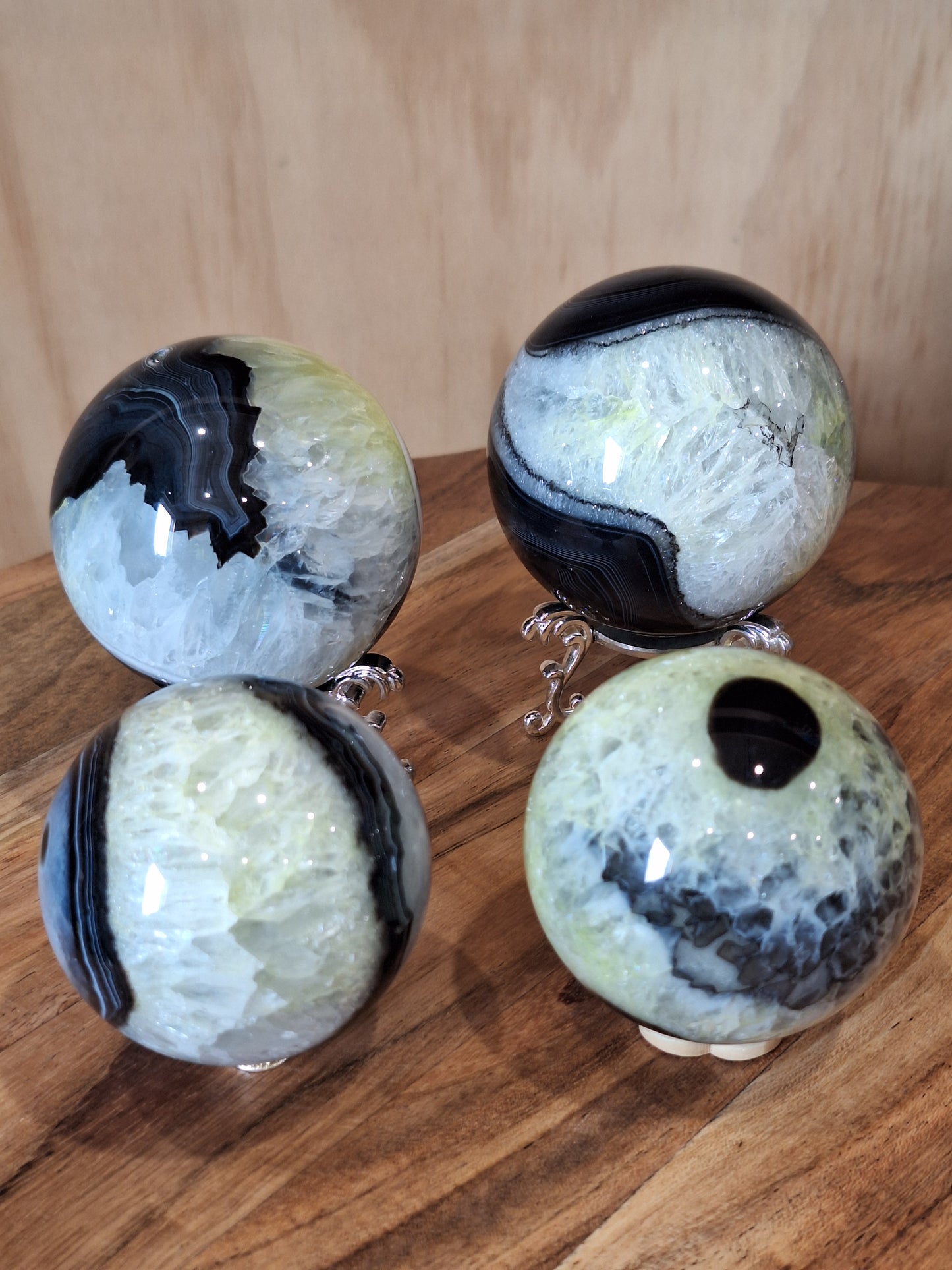 BLACK AGATE WITH CITRINE SPHERES