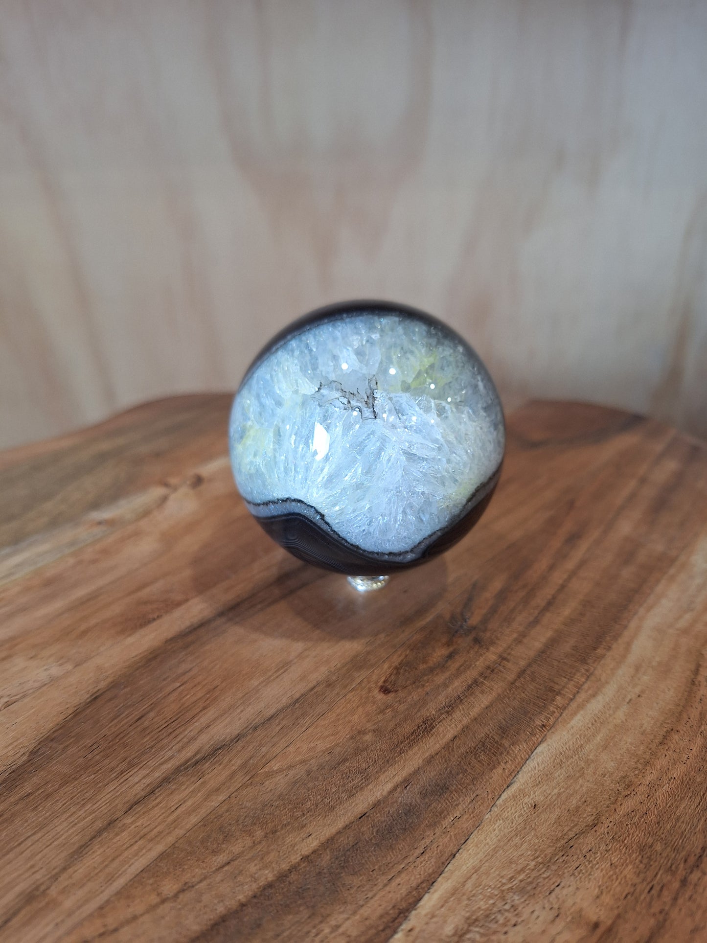BLACK AGATE WITH CITRINE SPHERES