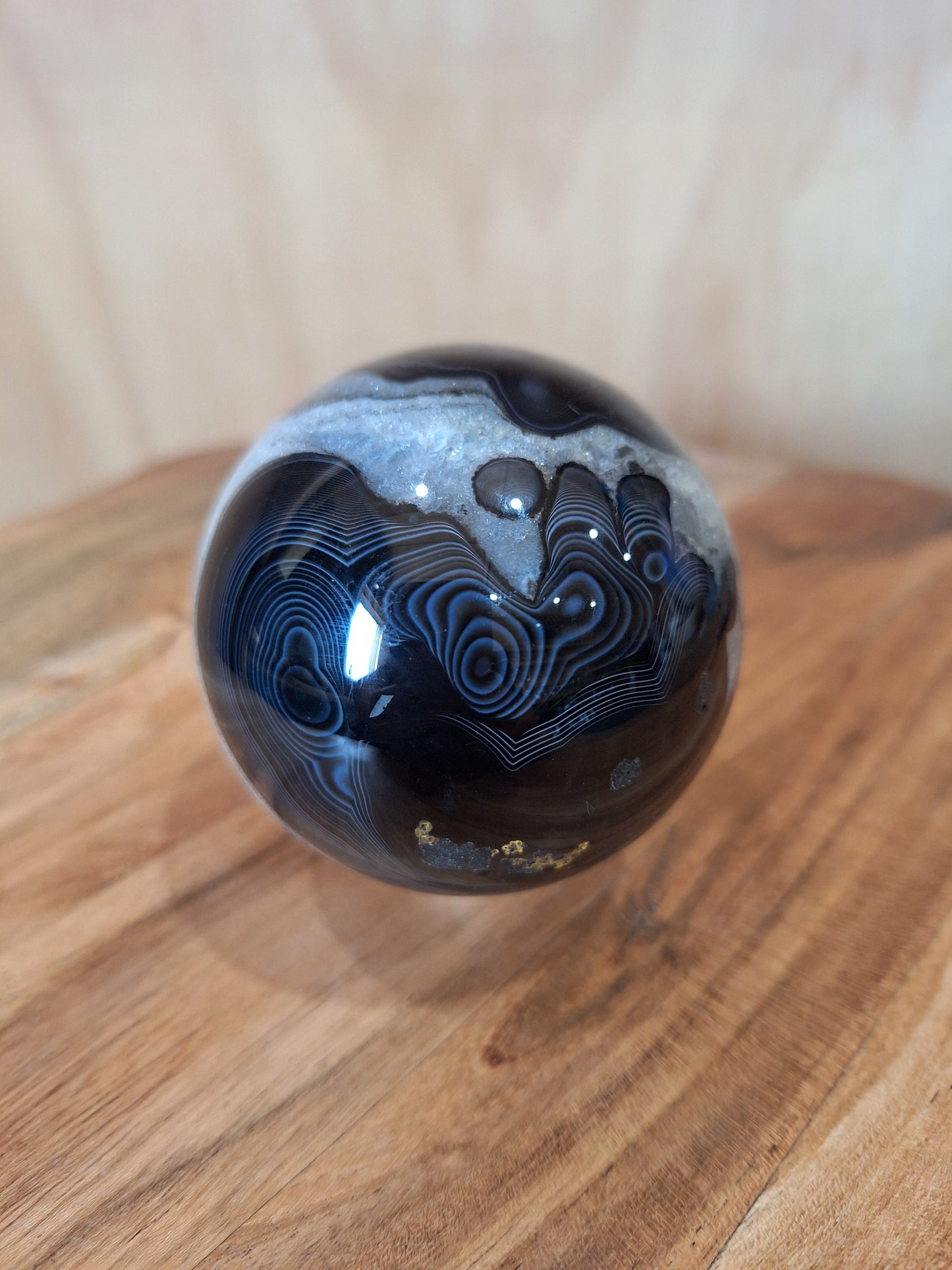 BLACK AGATE WITH CITRINE SPHERES