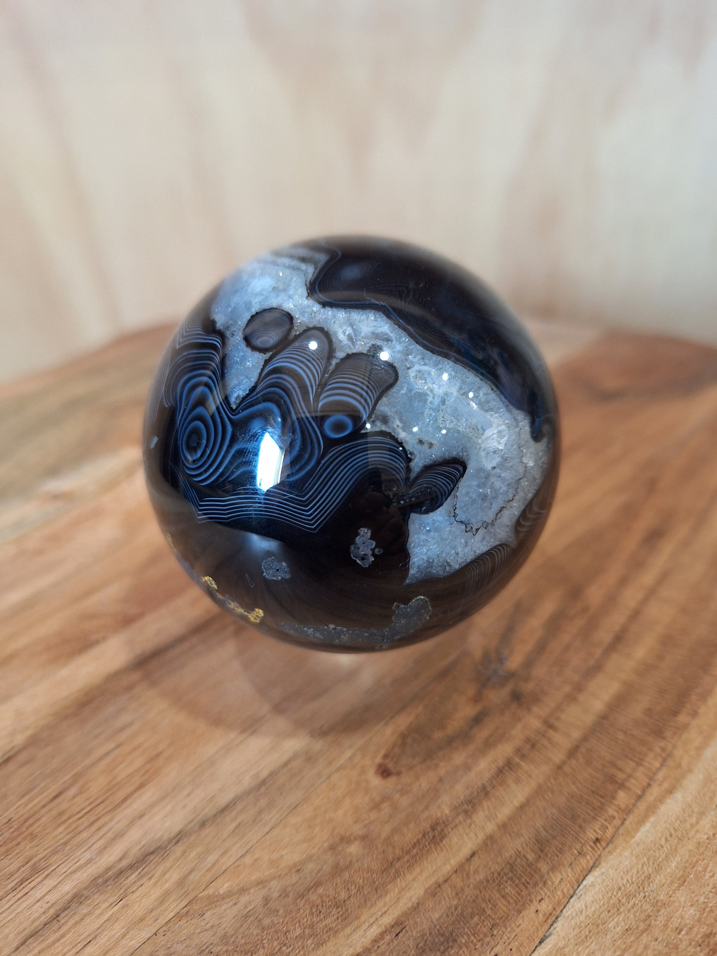 BLACK AGATE WITH CITRINE SPHERES
