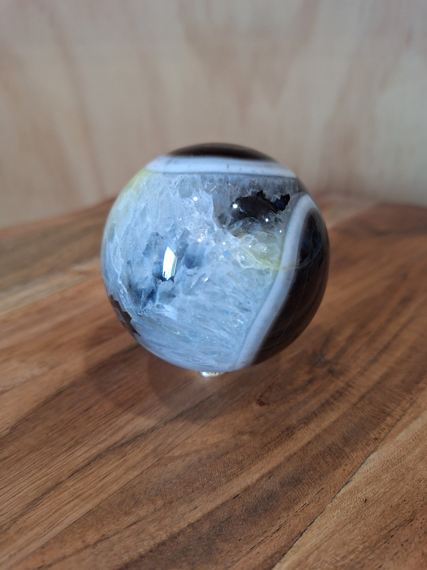 BLACK AGATE WITH CITRINE SPHERES