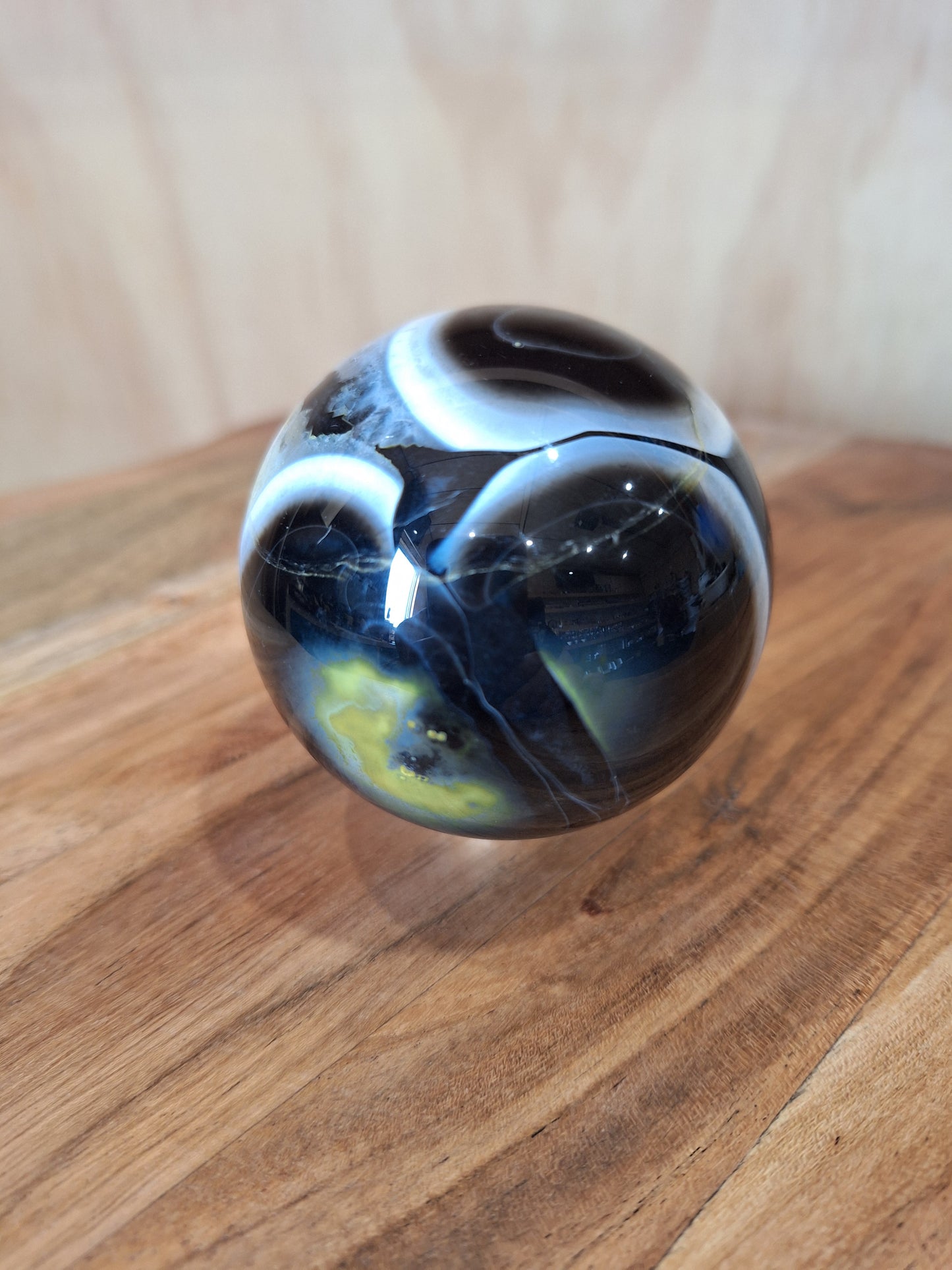 BLACK AGATE WITH CITRINE SPHERES