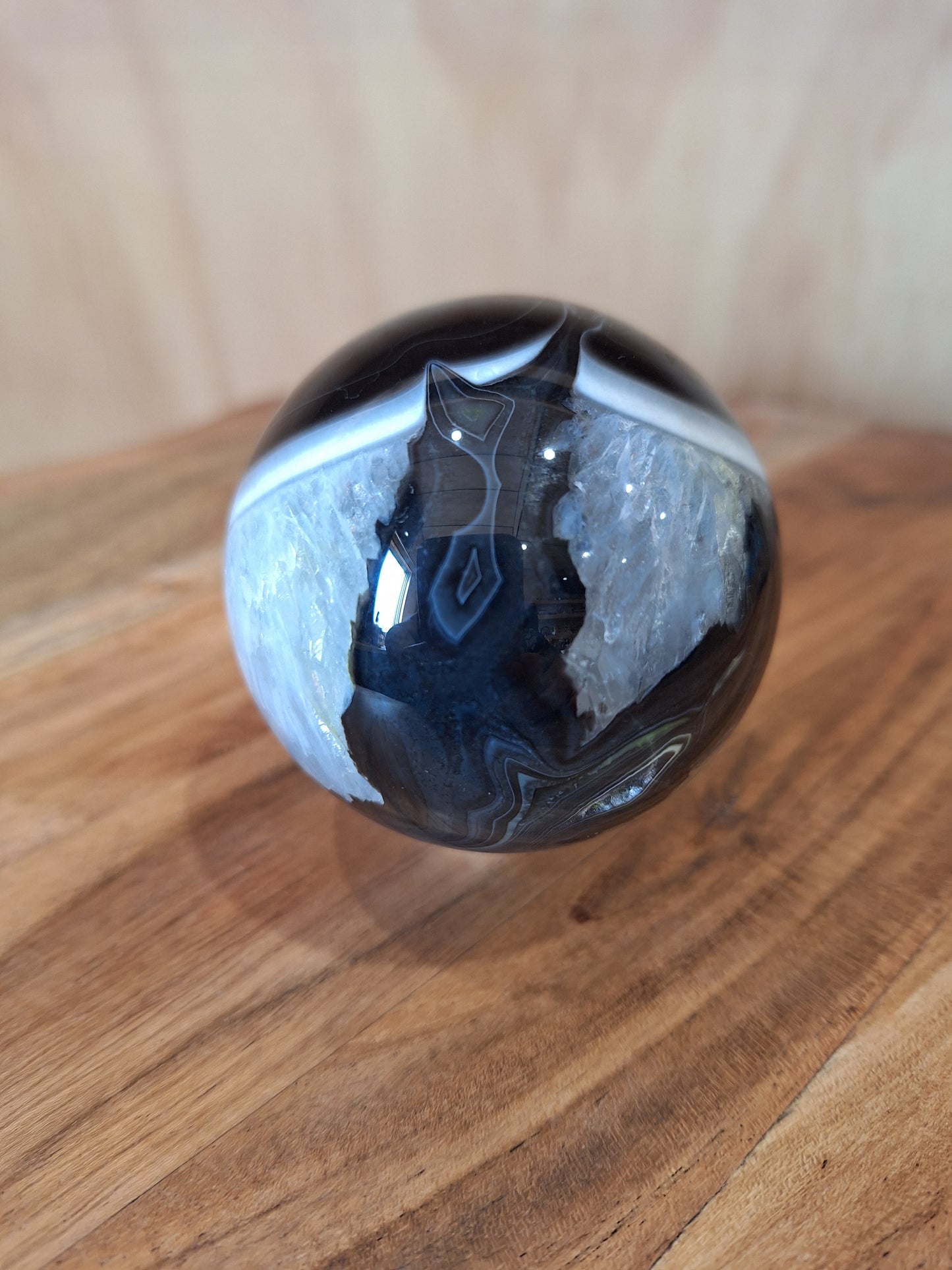 BLACK AGATE WITH CITRINE SPHERES