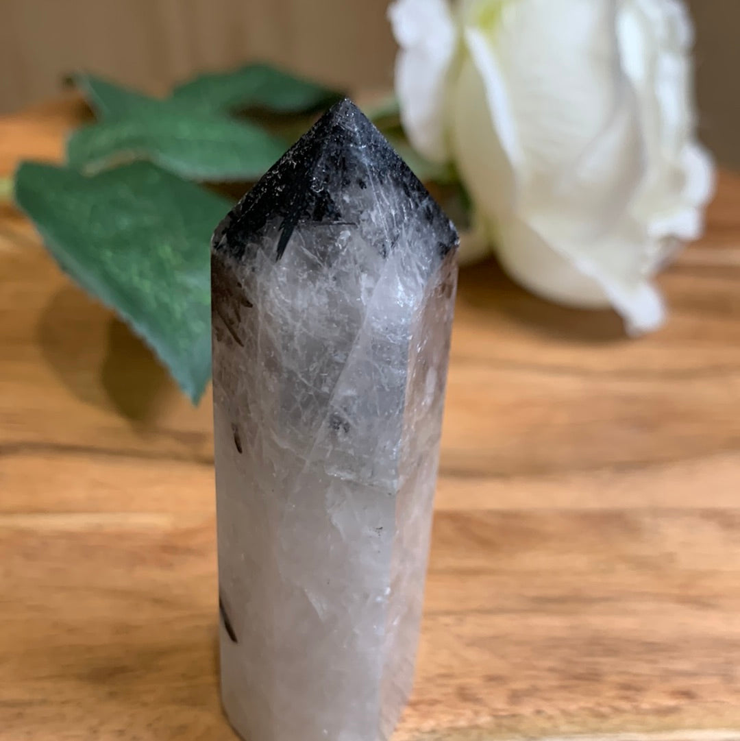 WHITE QUARTZ WITH BLACK TOURMALINE POINT