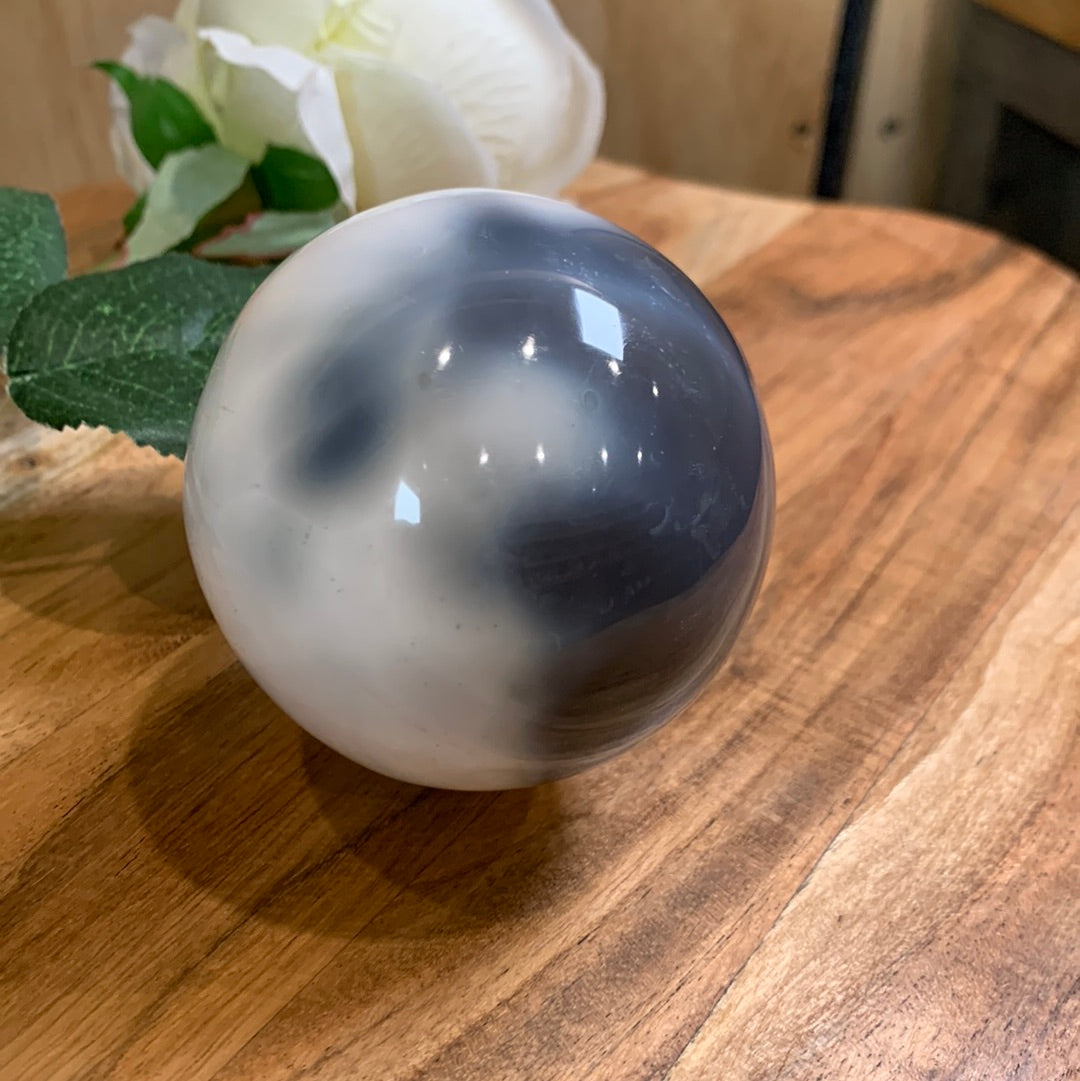 ORCA AGATE SPHERE (HAS CHIP)