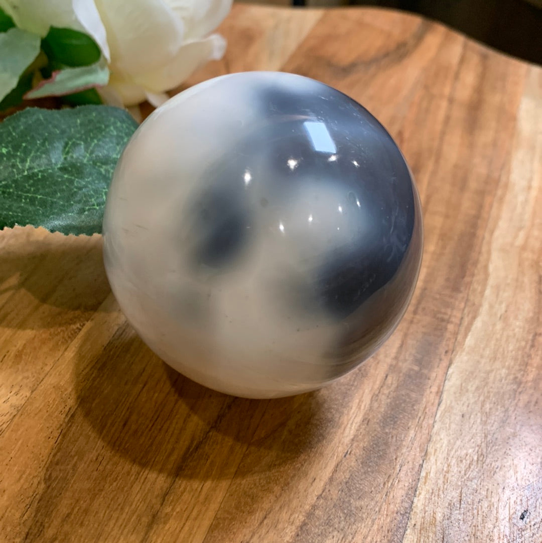 ORCA AGATE SPHERE (HAS CHIP)
