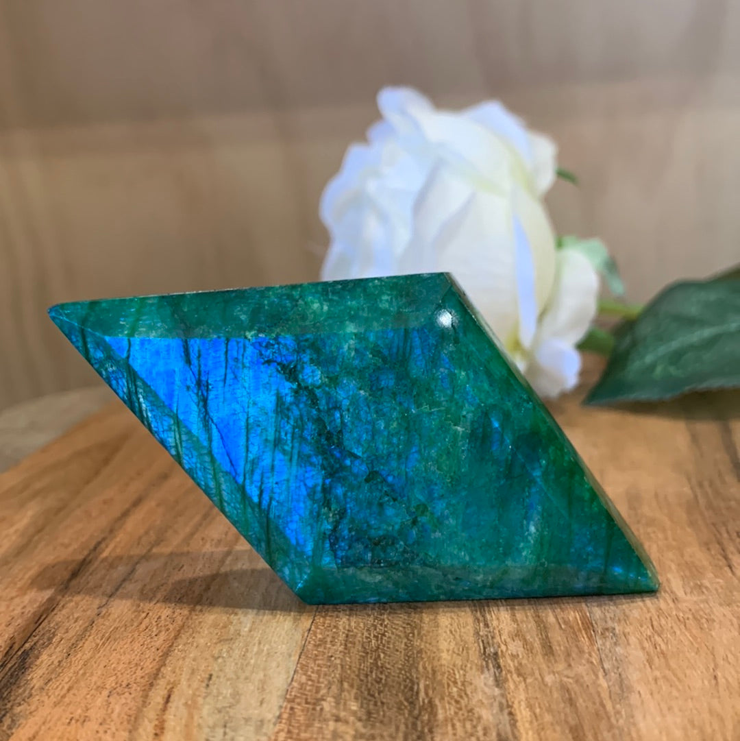 GREEN DYED MOONSTONE DIAMOND