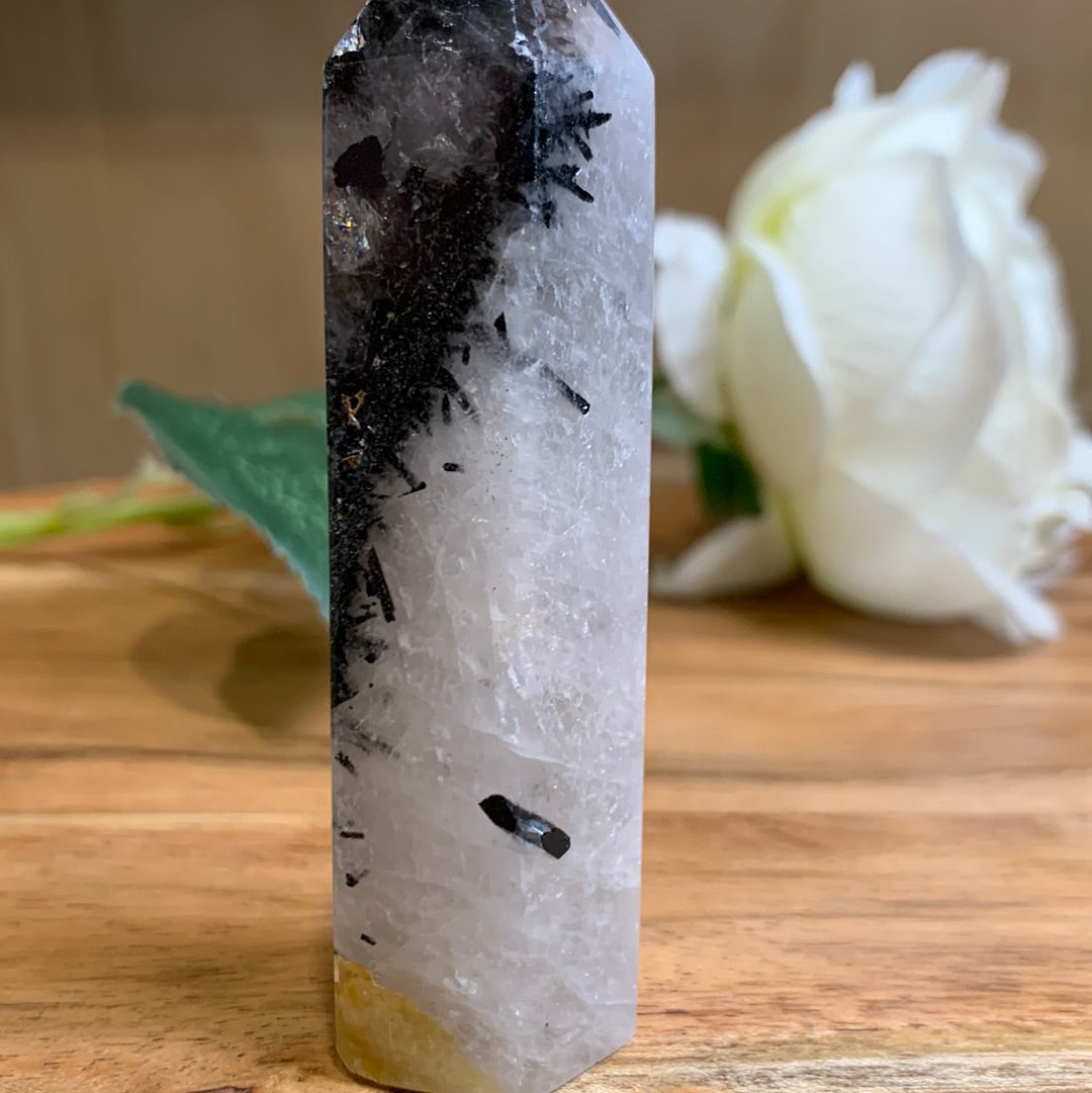 WHITE QUARTZ WITH BLACK TOURMALINE POINT