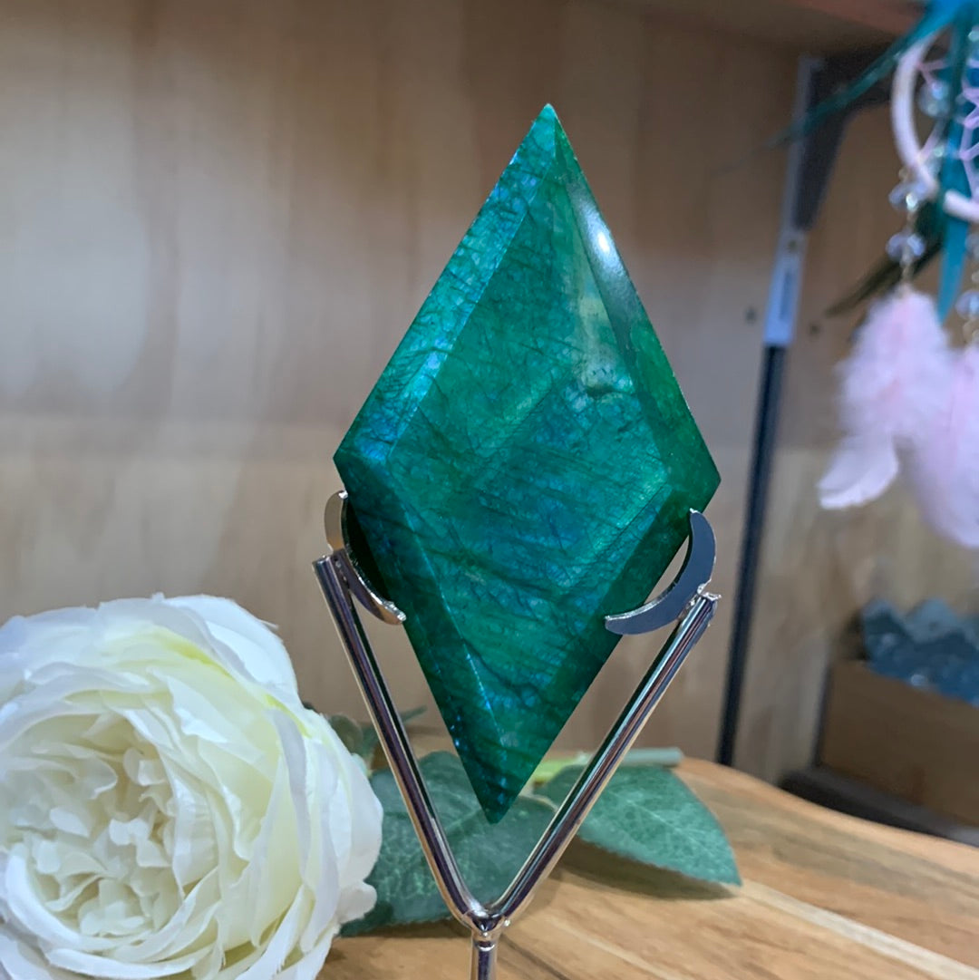 GREEN DYED MOONSTONE DIAMOND