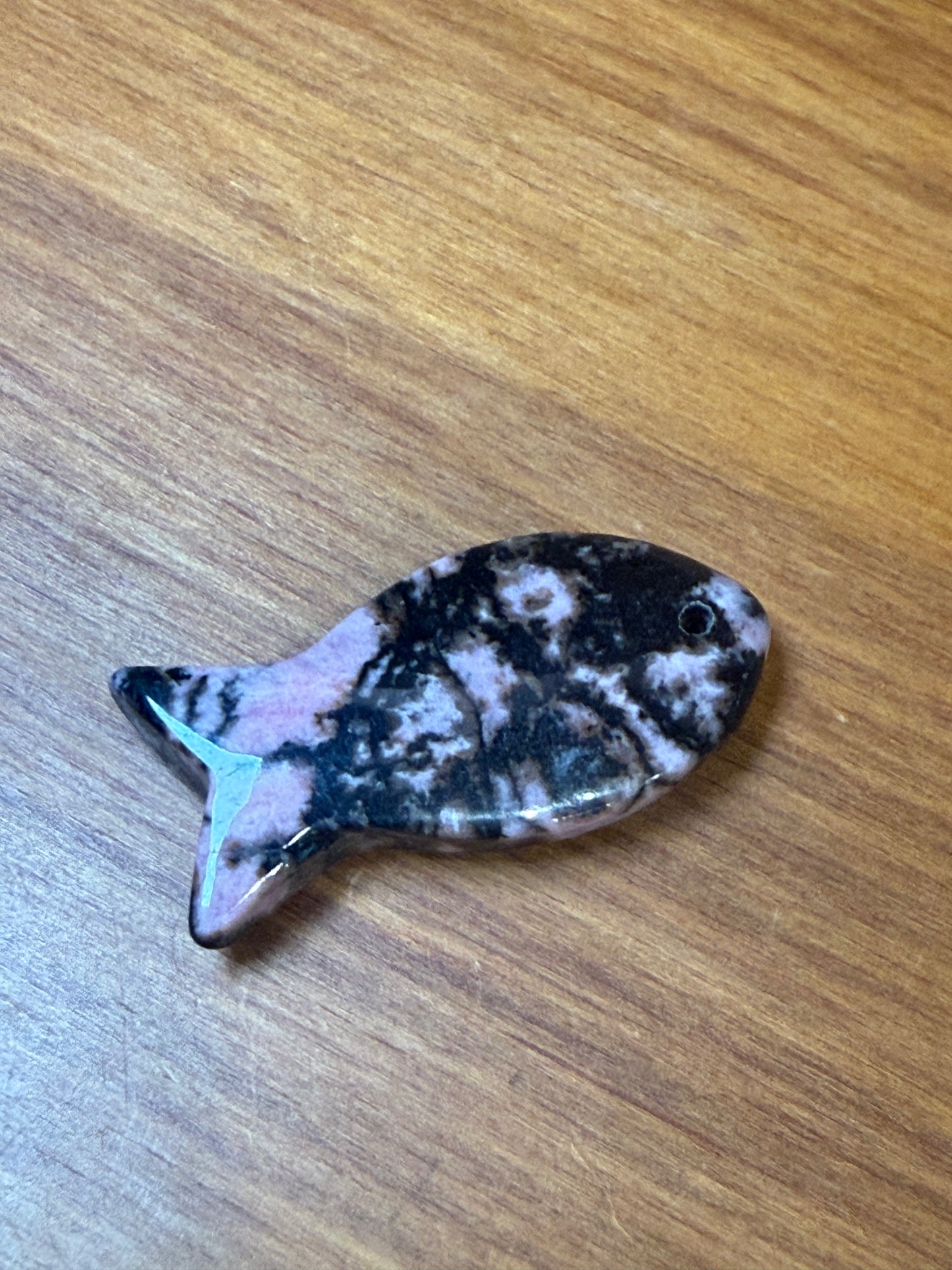 CRYSTAL FLAT FISH (flat, some with holes to hang)
