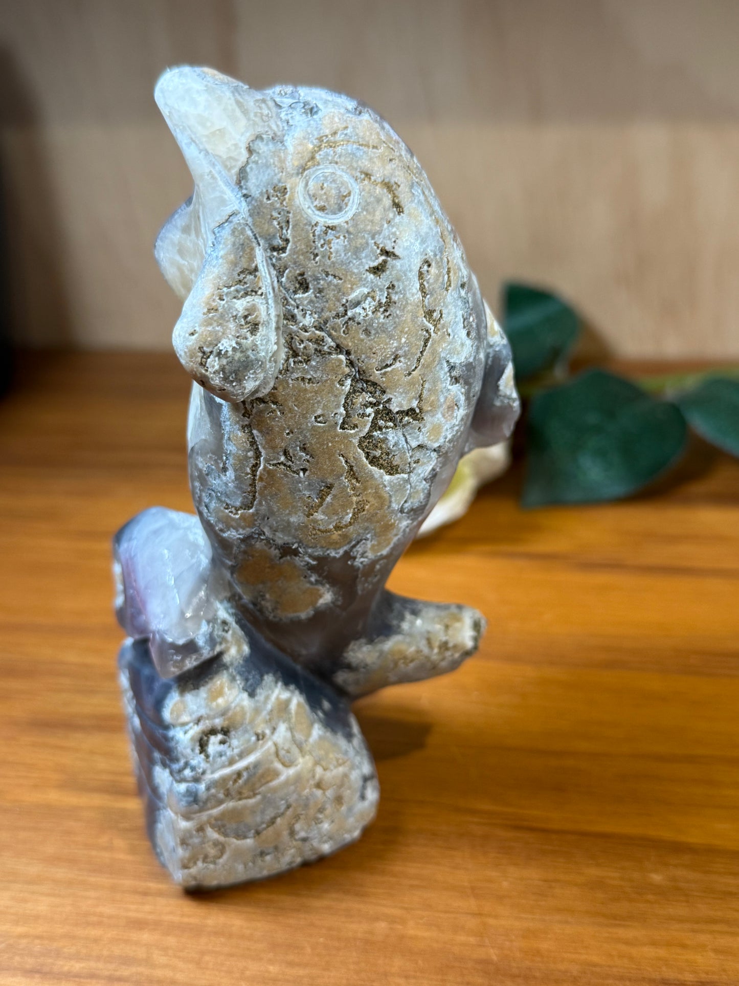 AMAZING UV REACTIVE DOLPHIN WITH AMETHYST