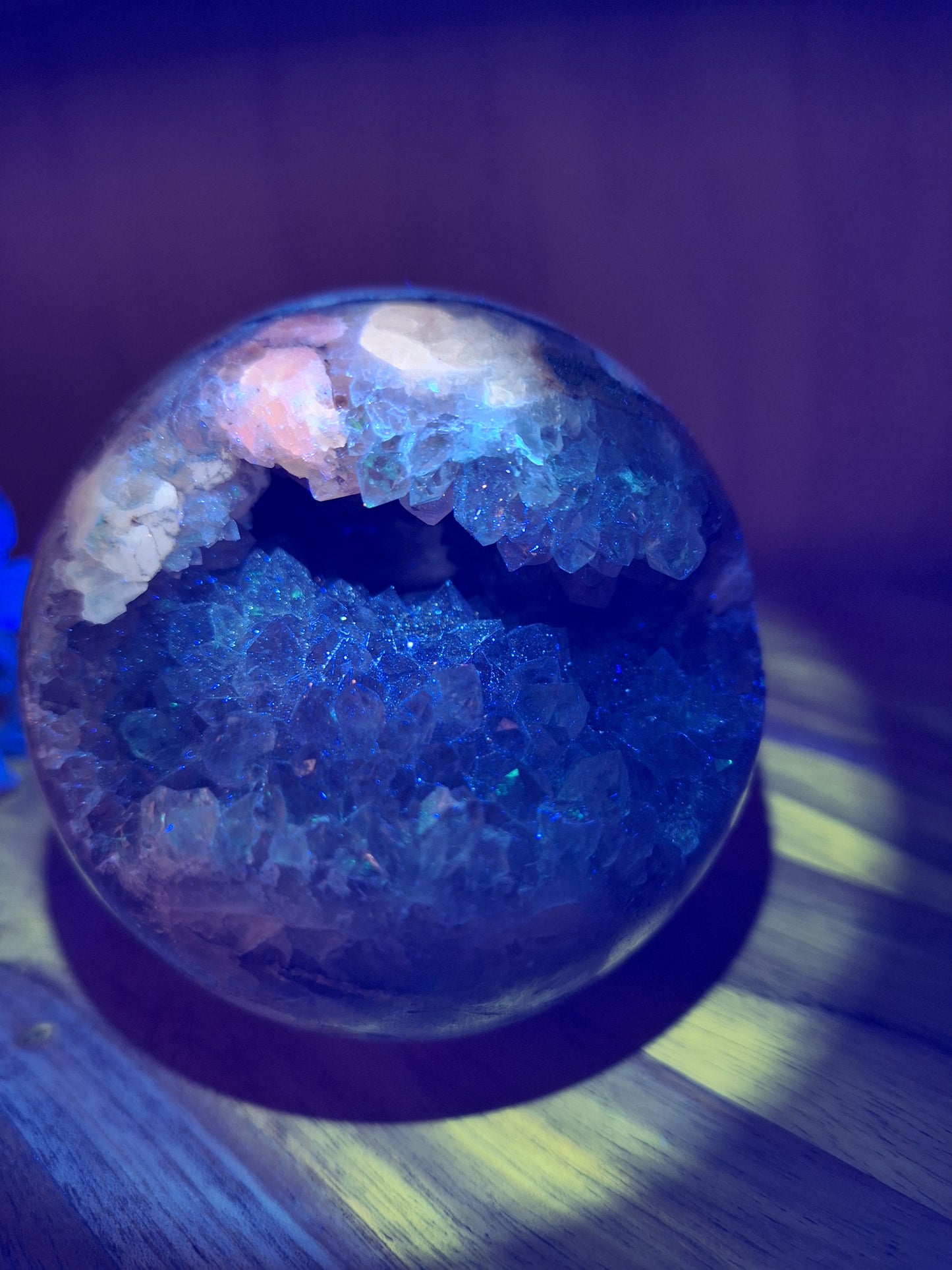DRUUZY AGATE WITH AMETHYST SPHERE, ALSO UV REACTIVE PIECES 816GRAMS!!!!