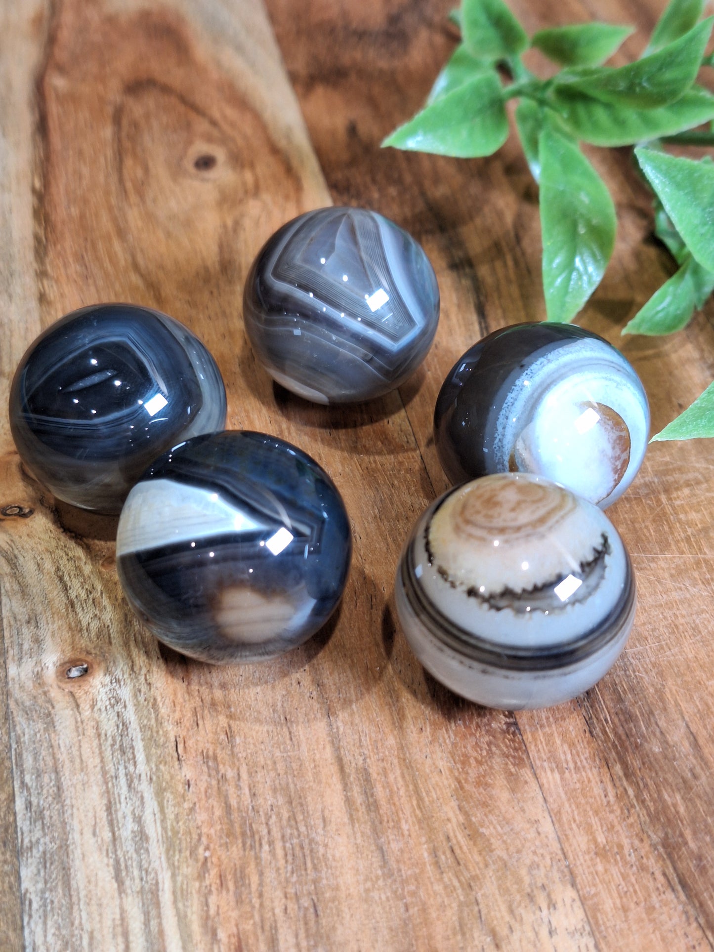 BLACK AGATE SPHERES (MEDIUM)