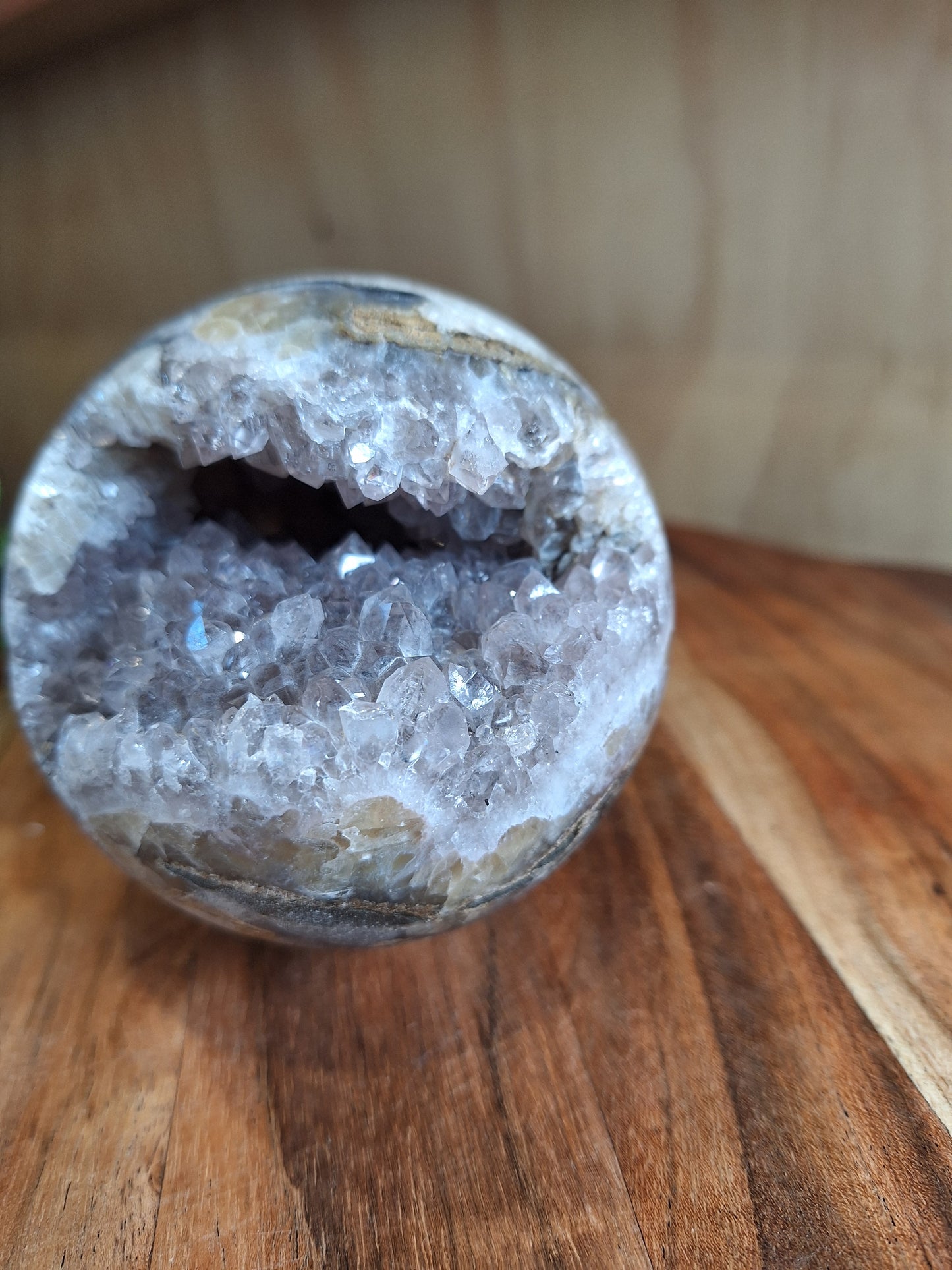 DRUUZY AGATE WITH AMETHYST SPHERE, ALSO UV REACTIVE PIECES 816GRAMS!!!!