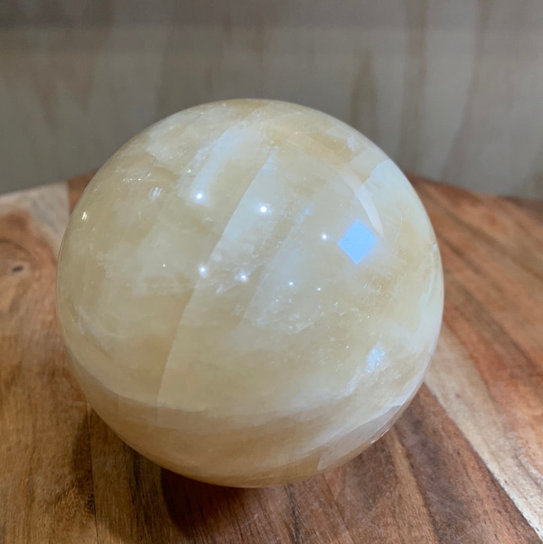 HONEY CALCITE SPHERE (HUUUUGGGEEEE 737GRAMS!!!!)