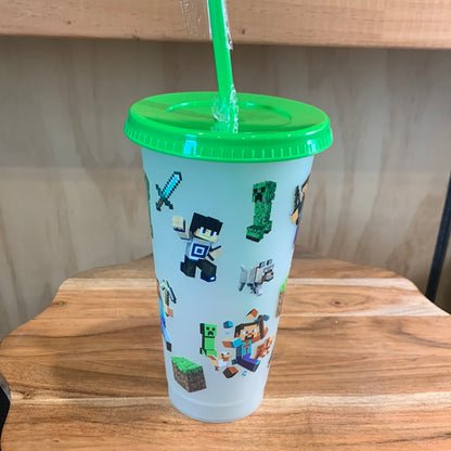 24oz BPA FREE REUSEABLE PLASTIC CUP WITH STRAW AND LID