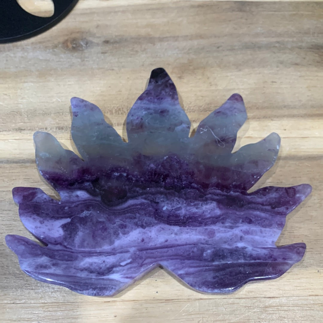 FLUORITE 9 TAIL FOX (WITH STAND)