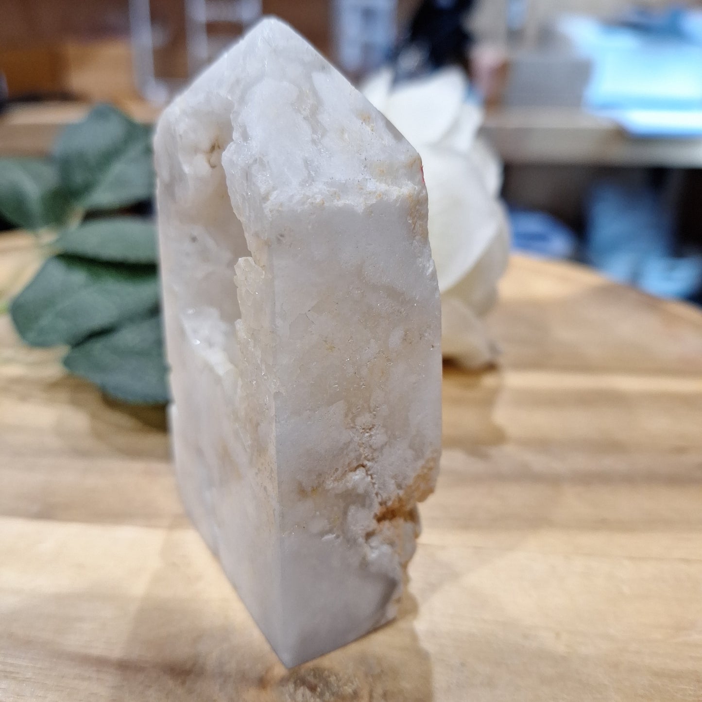 WHITE QUARTZ TOWER