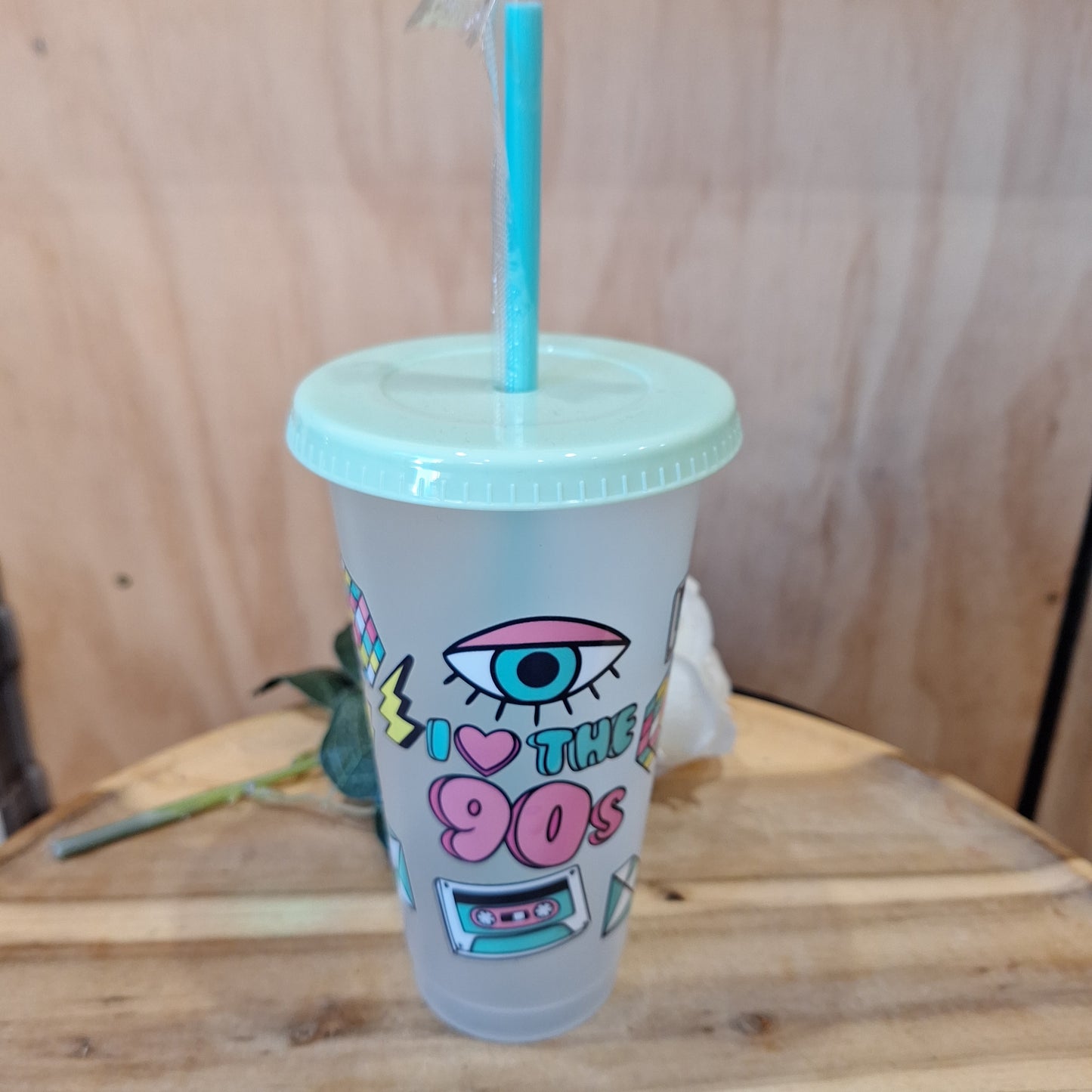 24oz REUSEABLE PLASTIC CUP WITH STRAW AND LID