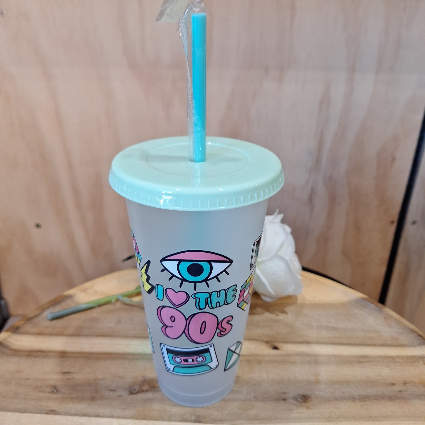 24oz REUSEABLE PLASTIC CUP WITH STRAW AND LID