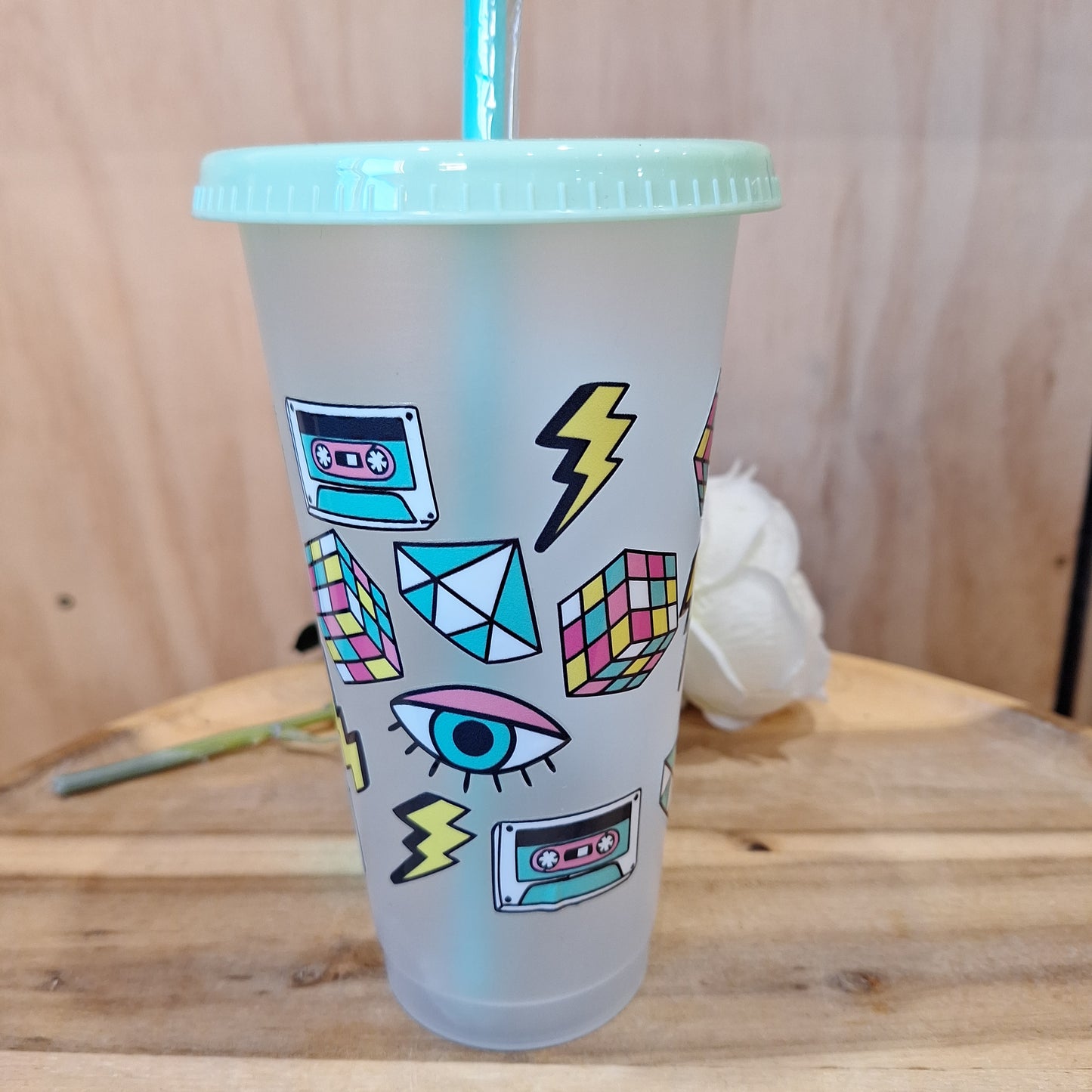 24oz REUSEABLE PLASTIC CUP WITH STRAW AND LID