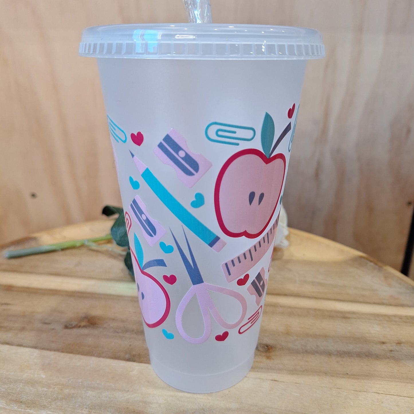 24oz REUSEABLE PLASTIC CUP WITH STRAW AND LID