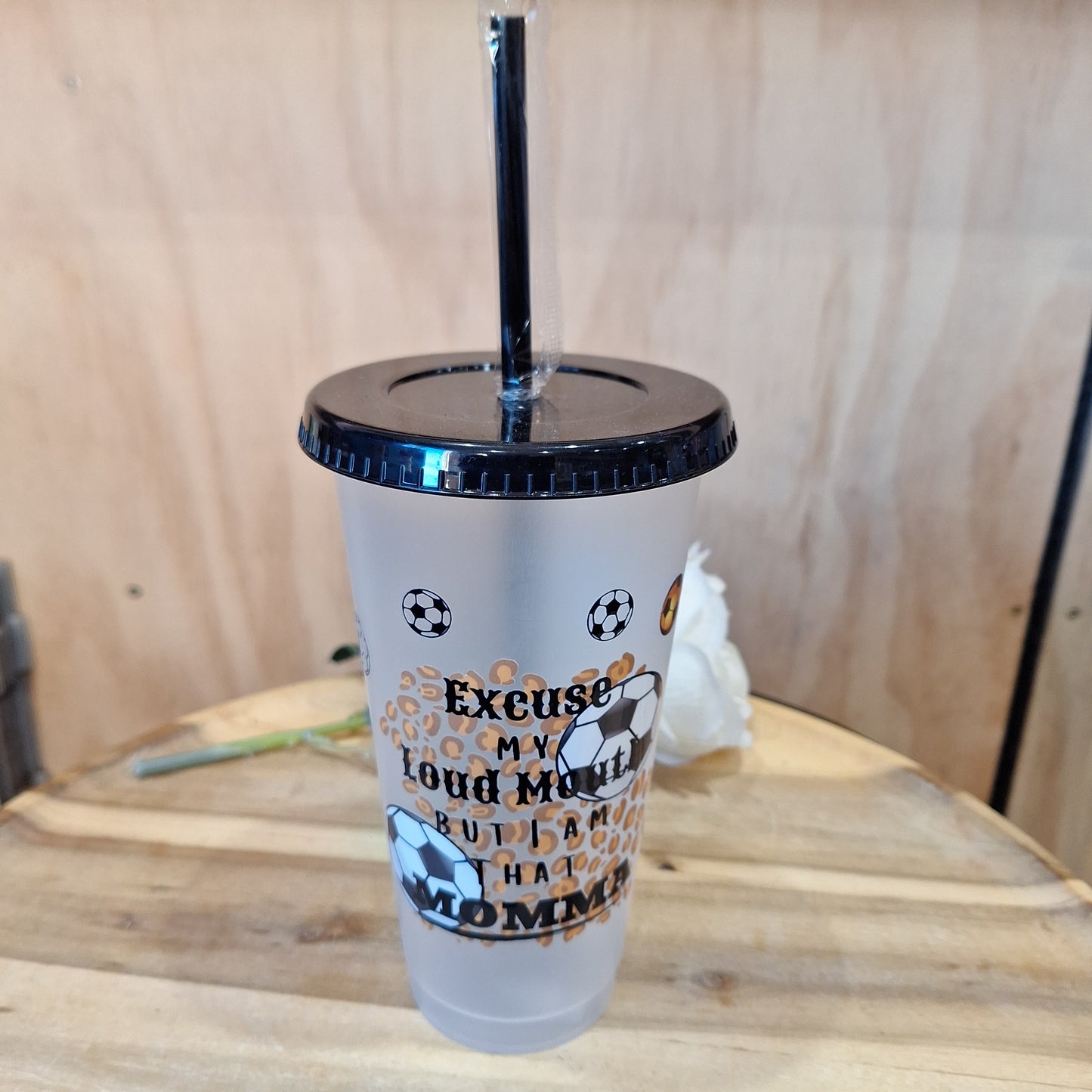 24oz REUSEABLE PLASTIC CUP WITH STRAW AND LID