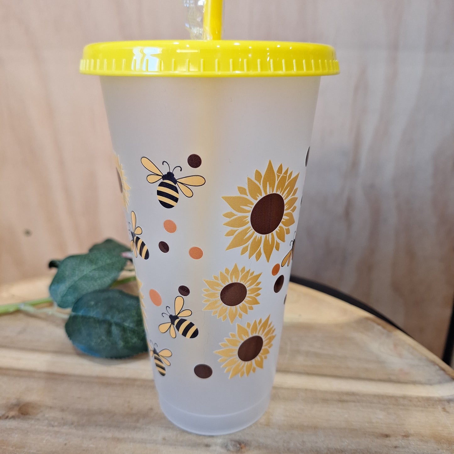 24oz REUSEABLE PLASTIC CUP WITH STRAW AND LID