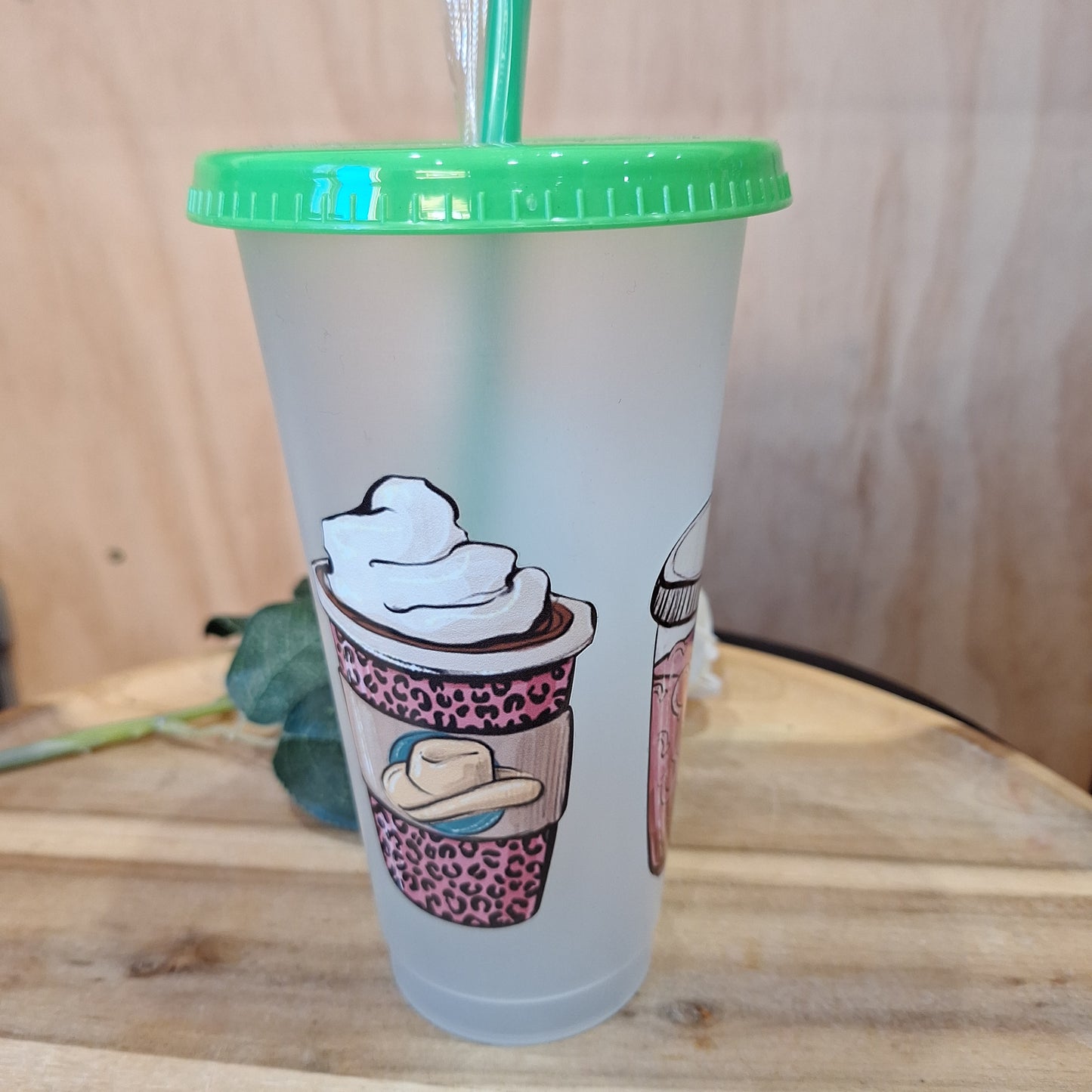 24oz REUSEABLE PLASTIC CUP WITH STRAW AND LID