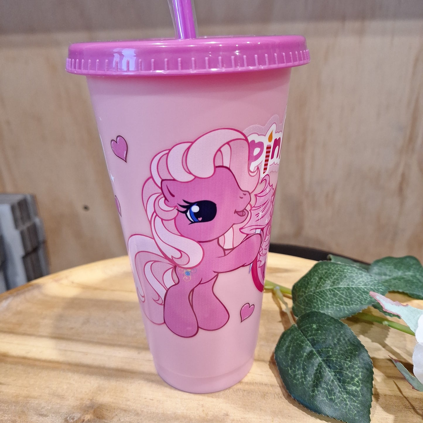 24oz REUSEABLE PLASTIC CUP WITH STRAW AND LID