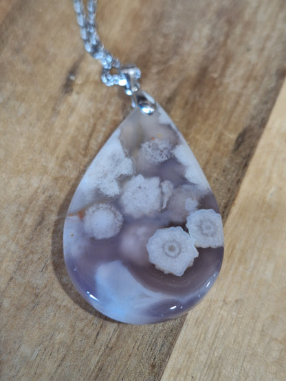 FLOWER AGATE TEAR DROP PENDANT