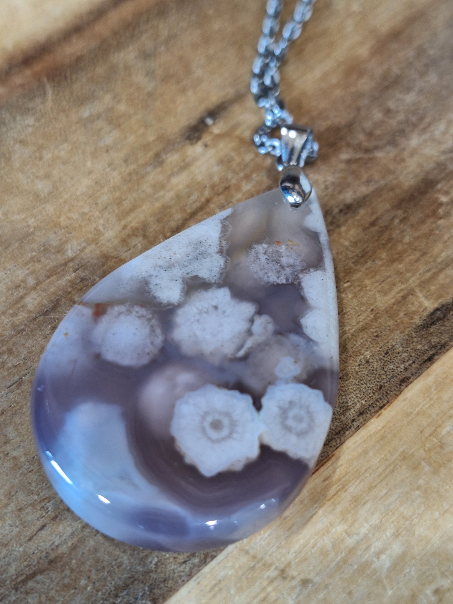FLOWER AGATE TEAR DROP PENDANT