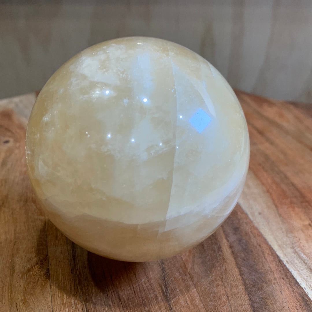 HONEY CALCITE SPHERE (HUUUUGGGEEEE 737GRAMS!!!!)
