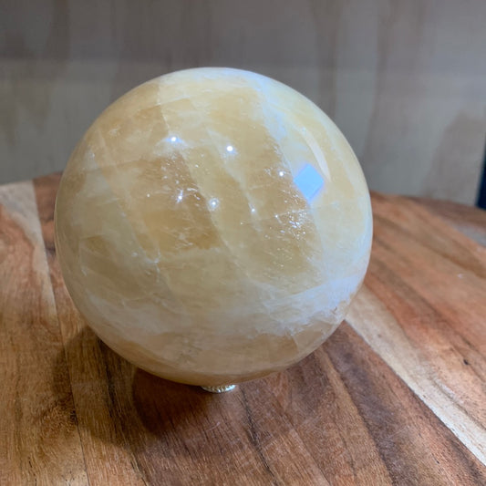 HONEY CALCITE SPHERE (HUUUUGGGEEEE 737GRAMS!!!!)