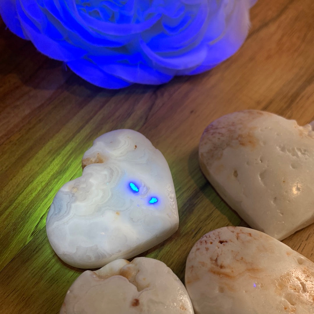 YELLOW CACITE HEARTS & PALMSTONES (WITH UV REACTION)
