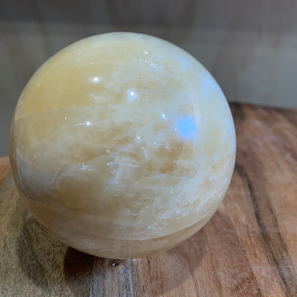HONEY CALCITE SPHERE (HUUUUGGGEEEE 737GRAMS!!!!)