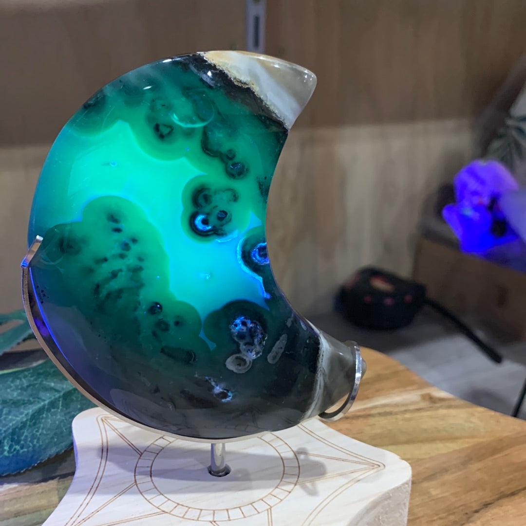 VOLCANO AGATE MOON ON SPINNING STAND