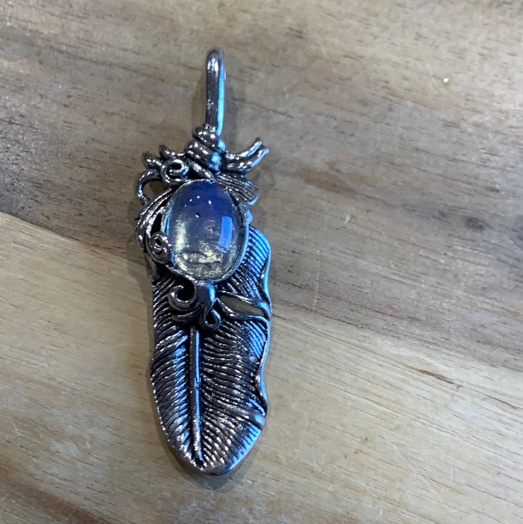 FEATHER PENDANT WITH CRYSTAL DOME