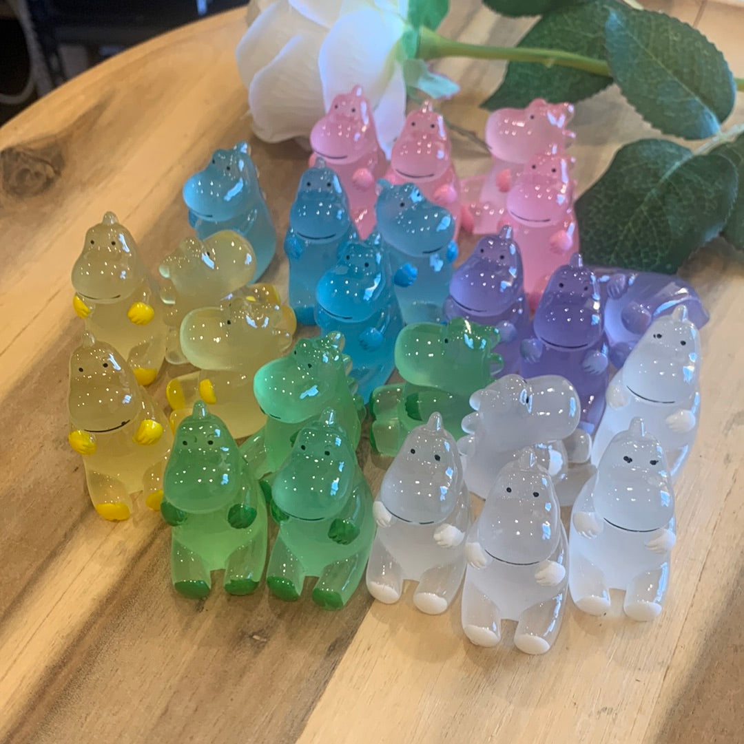 GLOW IN THE DARK DINOSAURS (NON CRYSTAL LUMINOUS RESIN)