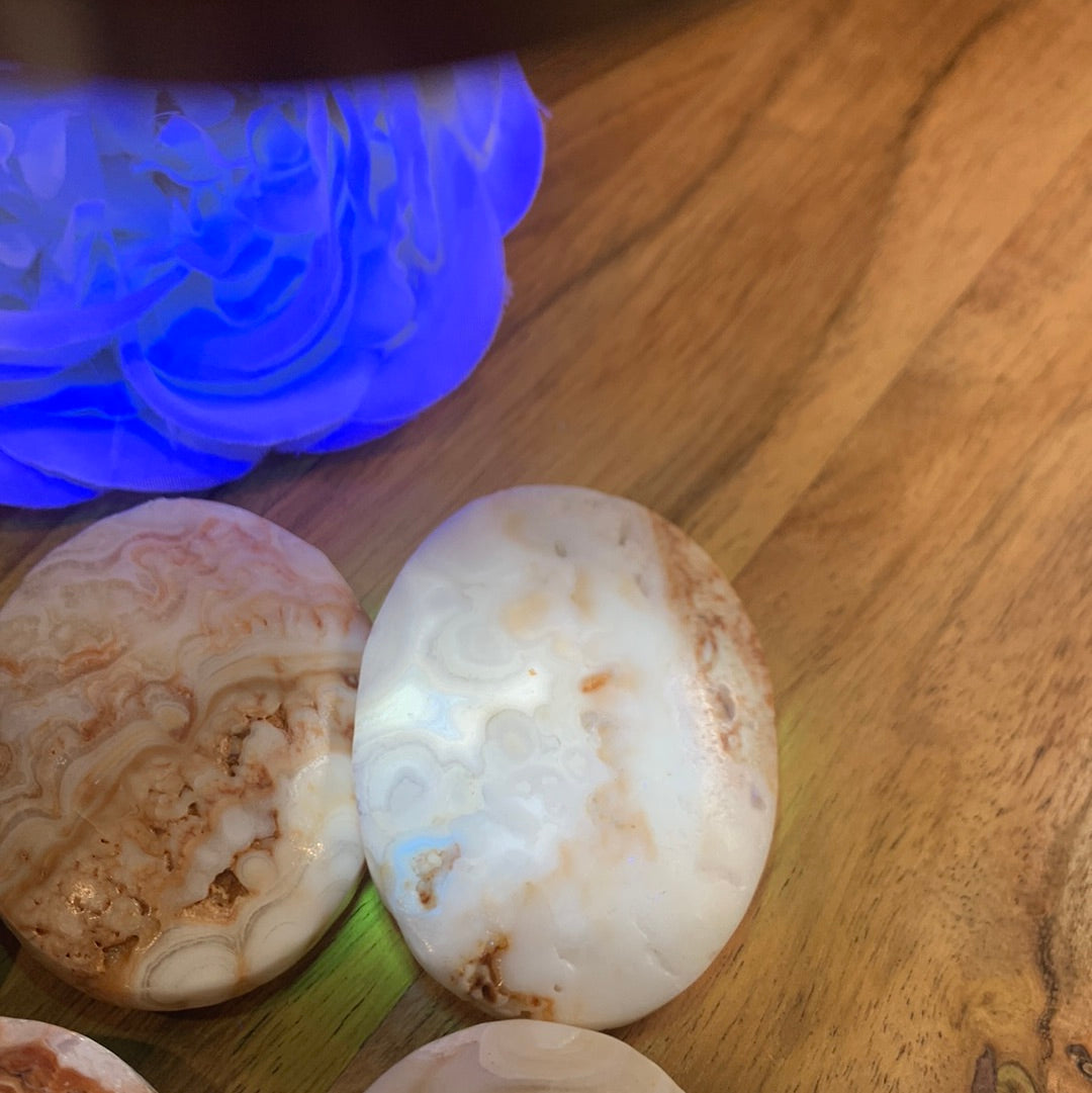 YELLOW CACITE HEARTS & PALMSTONES (WITH UV REACTION)