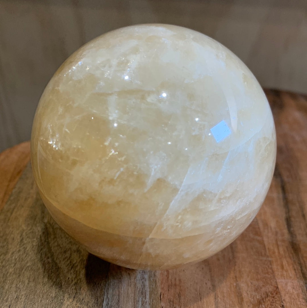 HONEY CALCITE SPHERE (HUUUUGGGEEEE 737GRAMS!!!!)