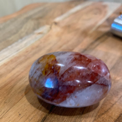 FIRE QUARTZ EGG SHAPED PALMSTONE