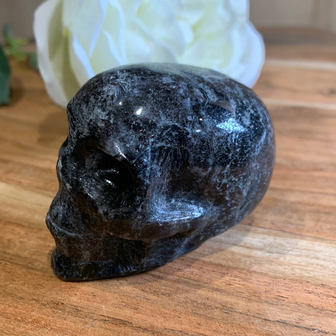 FIREWORK SKULL (ASTROPHYLITE)